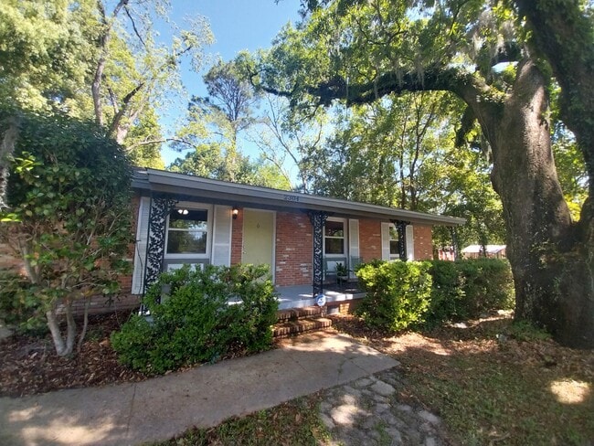 property at 2304 Jackson Bluff Rd