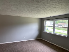 4988 Dee Mar Ave SW in Navarre, OH - Building Photo - Building Photo