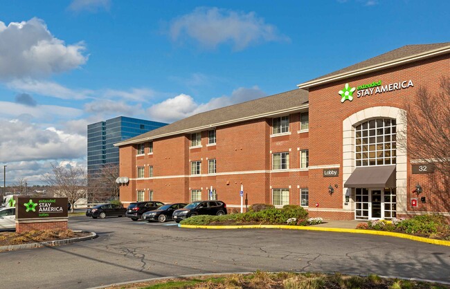 32 4th Ave in Waltham, MA - Building Photo - Building Photo