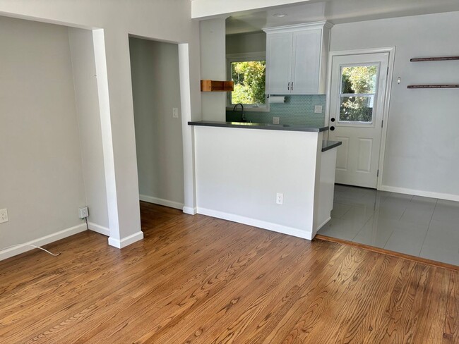 836 Penn St in El Segundo, CA - Building Photo - Building Photo