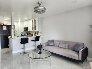 10046 Winding Lake Rd in Sunrise, FL - Building Photo - Building Photo