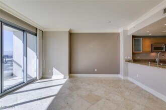 222 Karen Ave in Las Vegas, NV - Building Photo - Building Photo