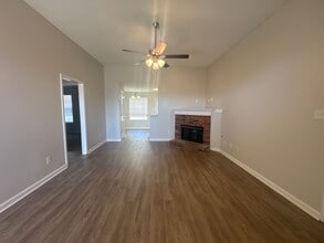 10046 Notting Hill Rd in Memphis, TN - Foto de edificio - Building Photo