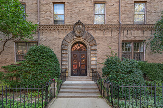 The Towers in Jackson Heights, NY - Building Photo - Building Photo