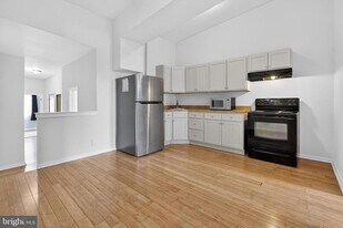 1918 W Diamond St in Philadelphia, PA - Building Photo