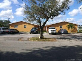 6147 Arthur St in Hollywood, FL - Building Photo
