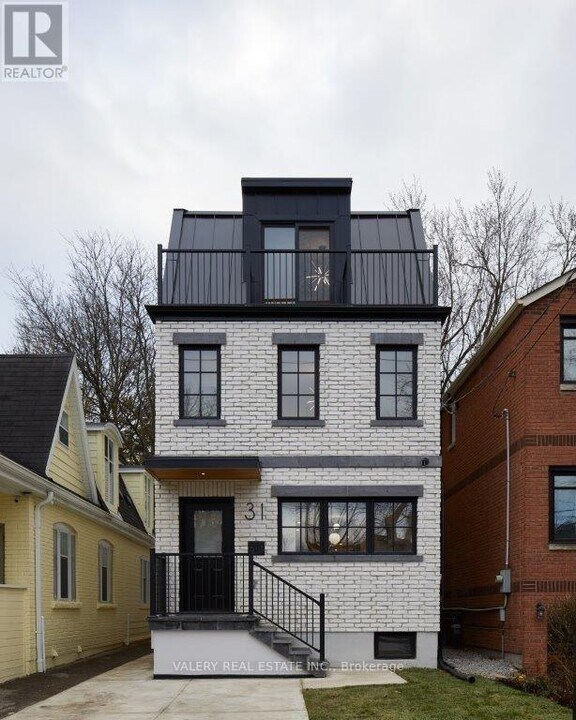 31 Roslin Ave in Toronto, ON - Building Photo