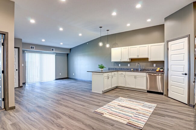 Golden Aspen Flats in Coon Rapids, MN - Building Photo - Building Photo