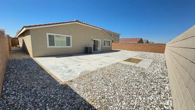 13074 Eastwind Way in Victorville, CA - Building Photo - Building Photo