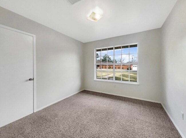 908 Loggins Dr in West Columbia, TX - Building Photo - Building Photo