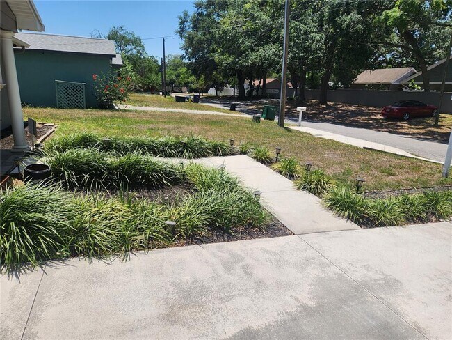 9717 N Rome Ave in Tampa, FL - Building Photo - Building Photo