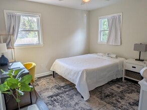 4523 W Montague Ave, Unit Room 1 in North Charleston, SC - Foto de edificio - Building Photo