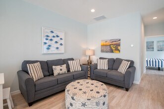 202 Ocean Blvd in Carolina Beach, NC - Building Photo - Building Photo