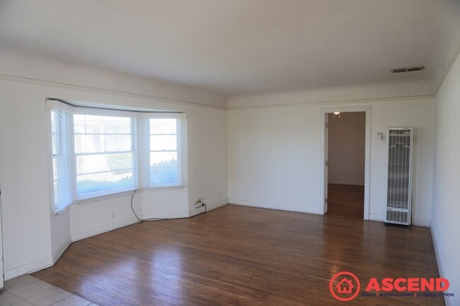 1906 Carrere St in Bakersfield, CA - Building Photo - Building Photo