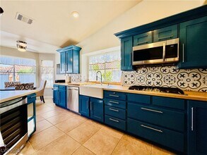 8212 Arch Bay Ln in Las Vegas, NV - Foto de edificio - Building Photo