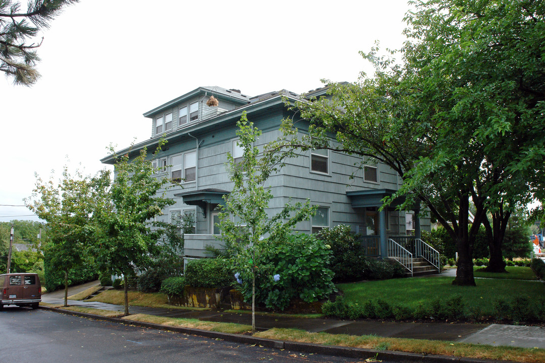 4318 SE Milwaukie Ave in Portland, OR - Building Photo