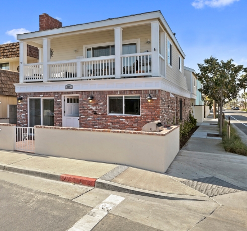 129 40th St in Newport Beach, CA - Building Photo