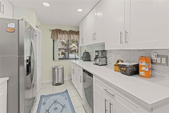 230 SW 97th Terrace in Pembroke Pines, FL - Building Photo - Building Photo