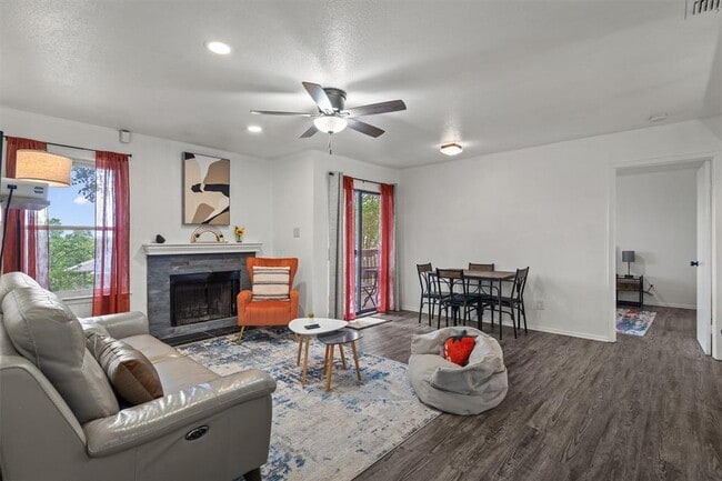 4500 E Oltorf St in Austin, TX - Building Photo - Building Photo