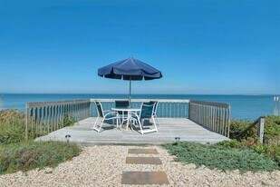 11A Oakhurst Rd in Hampton Bays, NY - Building Photo