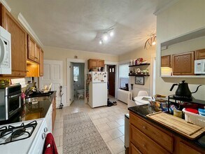 134 N Union St, Unit #1 in Arlington, MA - Building Photo - Building Photo