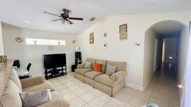 323 S F St in Lake Worth Beach, FL - Building Photo - Building Photo