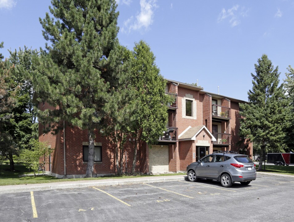 175 Edgehill Dr in Barrie, ON - Building Photo