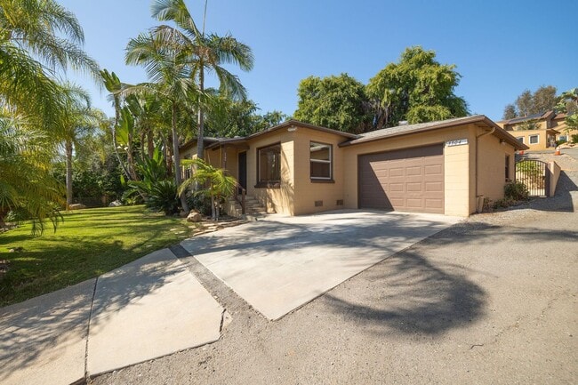 3304 Calavo Dr in Spring Valley, CA - Building Photo - Building Photo