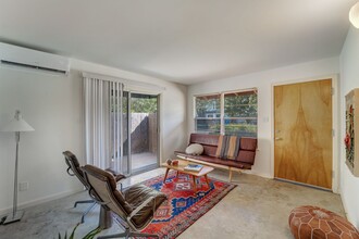 2004 Pasadena Dr in Austin, TX - Foto de edificio - Building Photo