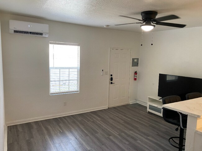 5415 Buena Vista St, Unit 3 in San Antonio, TX - Building Photo - Building Photo