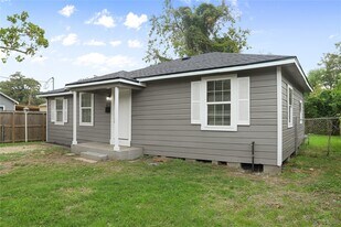 611 93rd St in Houston, TX - Building Photo