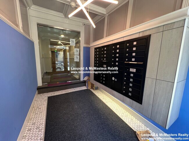 36 Peterborough St, Unit 2 in Boston, MA - Building Photo - Building Photo