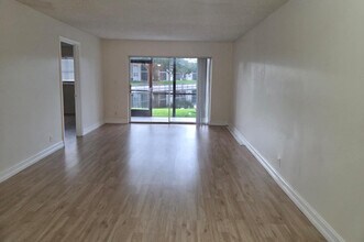 7901 S Colony Cir in Tamarac, FL - Building Photo - Building Photo