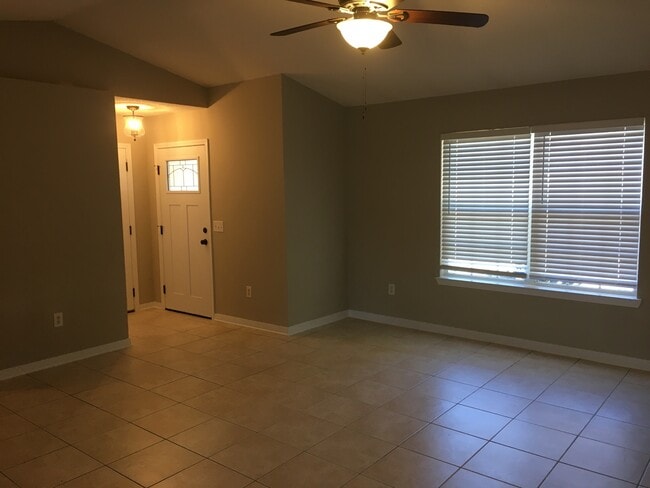 5980 Savannah Dr in Milton, FL - Foto de edificio - Building Photo