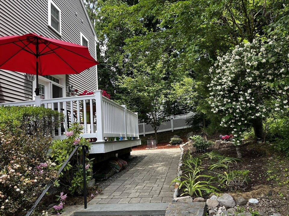 884 Chestnut St in Newton, MA - Building Photo