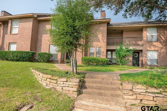 5809 Hollytree Dr in Tyler, TX - Building Photo - Building Photo