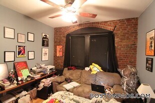 1109 Boylston St, Unit 17 in Boston, MA - Building Photo