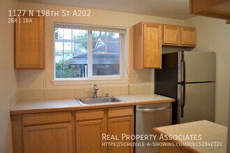 1127 N 198th St in Shoreline, WA - Foto de edificio - Building Photo