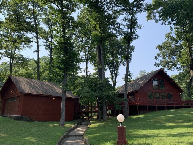 property at 406 S 37th St