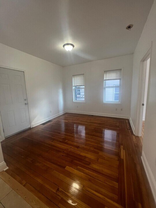 227 Washington Ave in Chelsea, MA - Building Photo