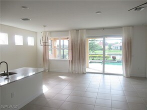 4114 Dutchess Park Rd in Ft. Myers, FL - Foto de edificio - Building Photo
