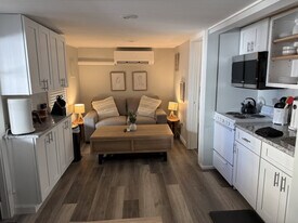 4 Auburn Ave Ext in Hampton, NH - Building Photo