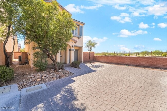 9348 Vista Waters Ln in Las Vegas, NV - Building Photo - Building Photo