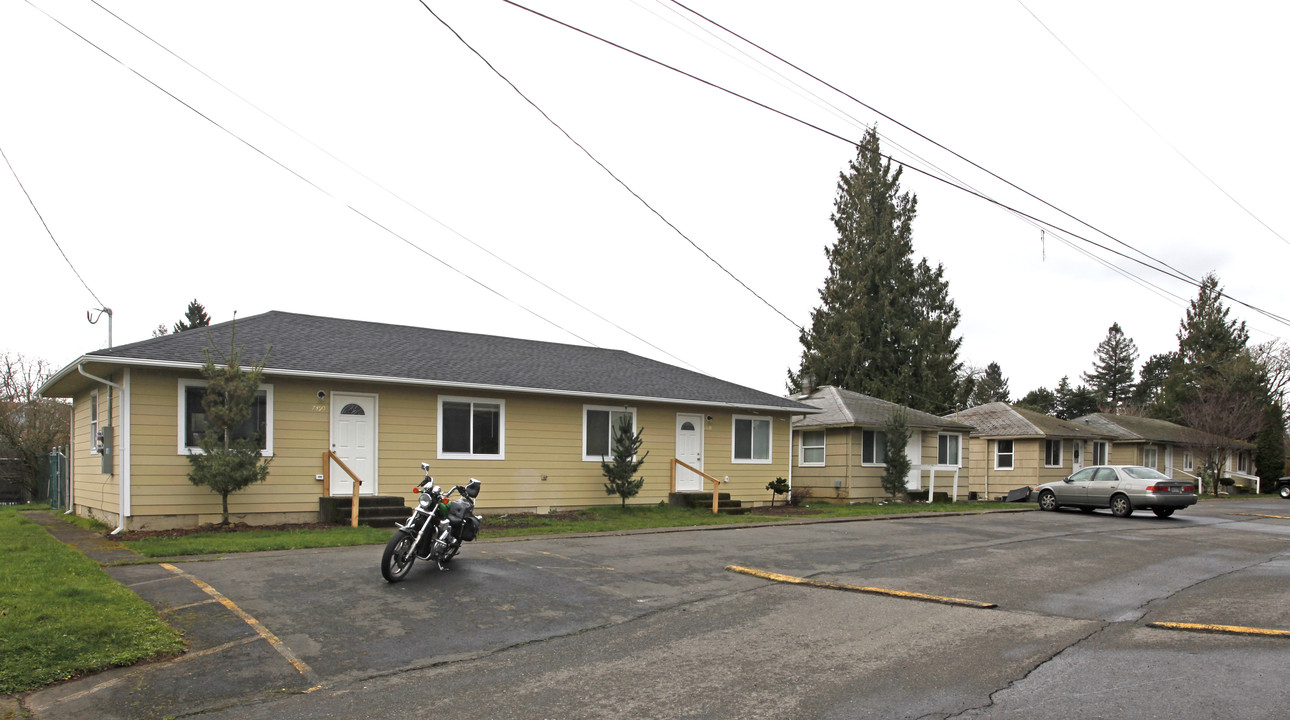 7319-7399 SE Evergreen St in Portland, OR - Building Photo