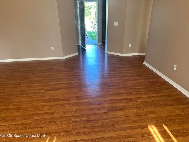 534 White Plains Ave SW in Palm Bay, FL - Building Photo - Building Photo