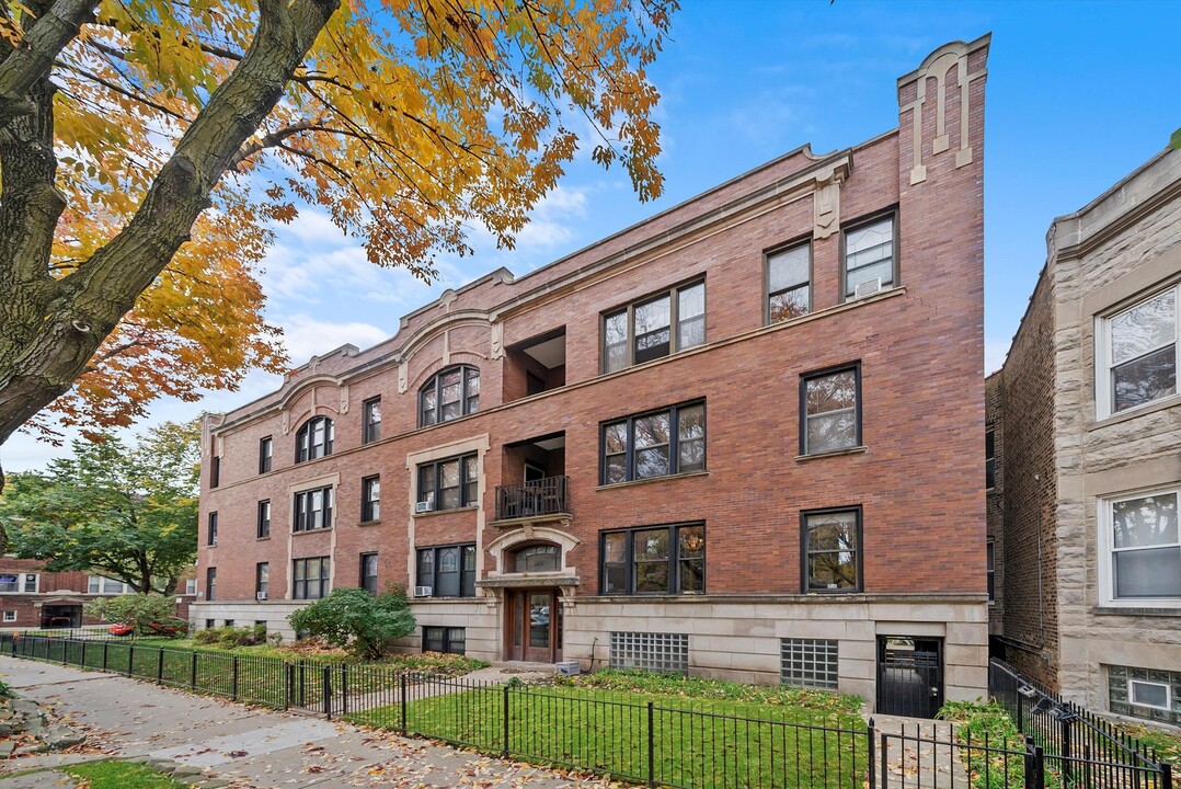 3710 N Racine Ave in Chicago, IL - Foto de edificio