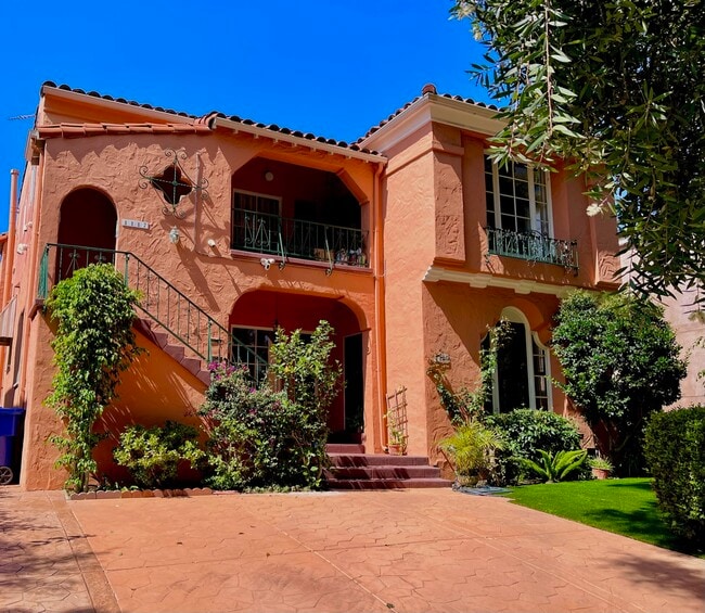 1115 S La Peer Dr, Unit 1115