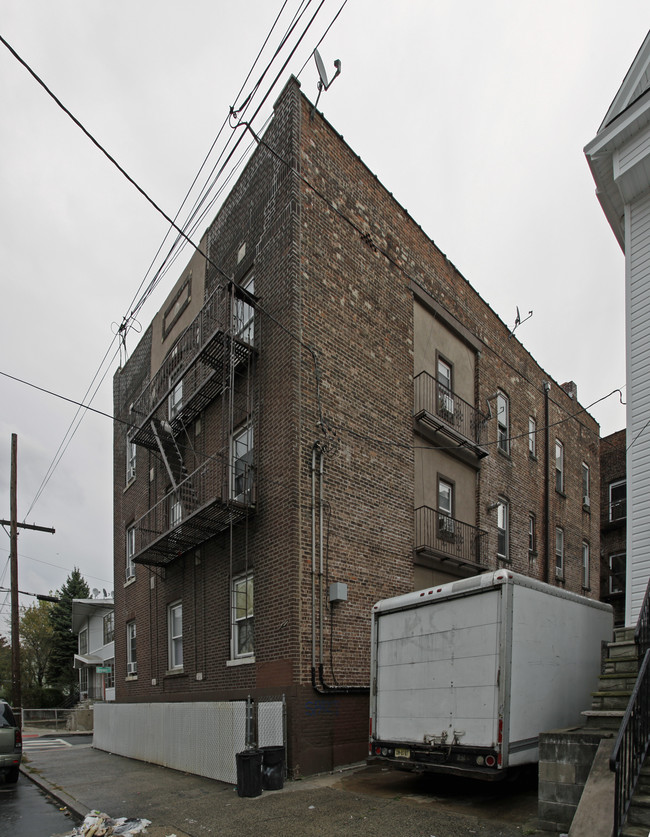 182 Garfield Ave in Jersey City, NJ - Building Photo - Building Photo