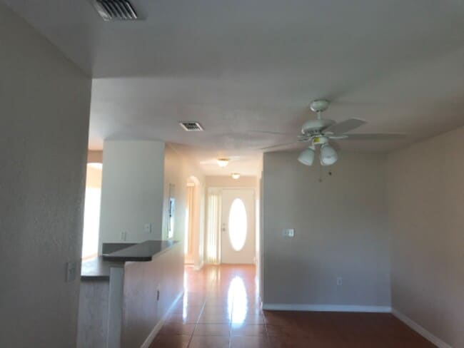 622 Lemon St in Dundee, FL - Foto de edificio - Building Photo