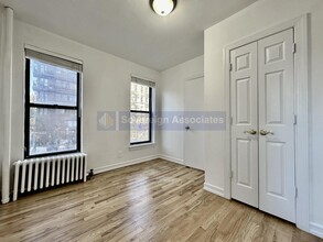 401 E 68th St in New York, NY - Building Photo - Building Photo